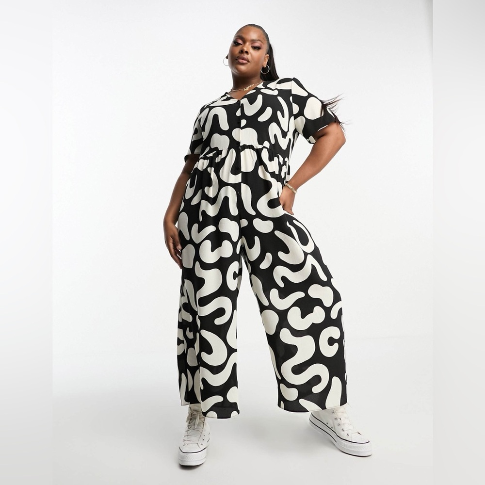 ASOS DESIGN Curve short sleeve tea jumpsuit in mono abstract print